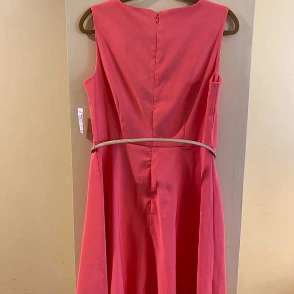 Peach sleeveless dress - Picture 2 of 3